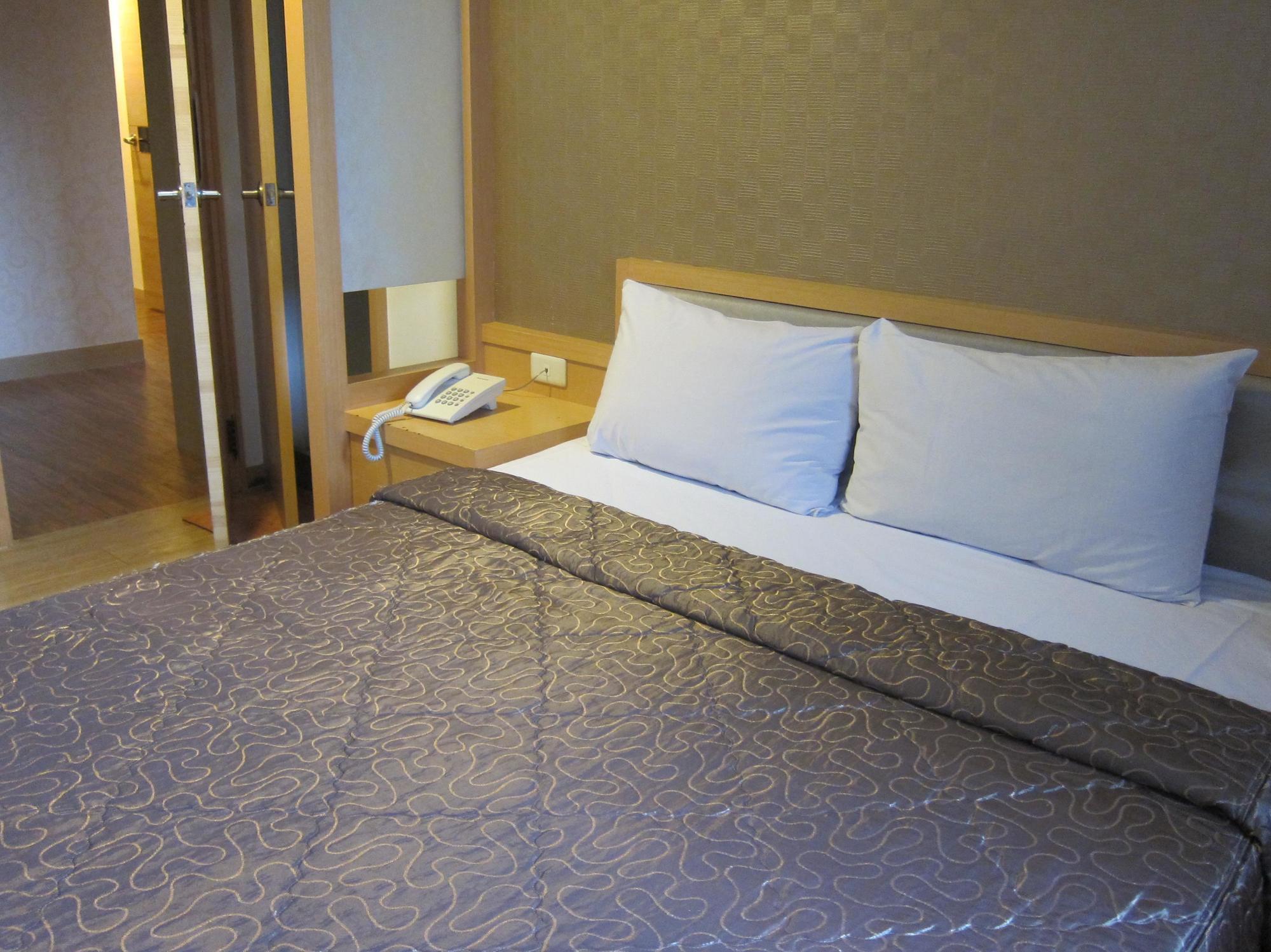 Ing Wang Hotel Tainan Exterior foto